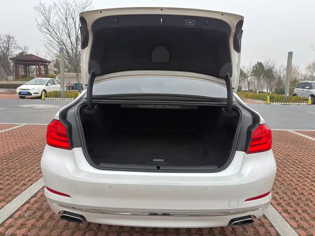 BMW 5 Series New Energy 2019 — фото 15