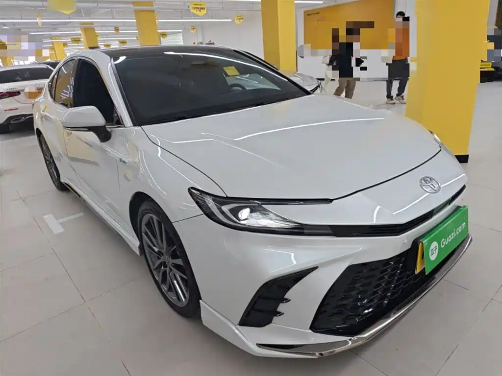 Toyota Camry 2025 — фото 24