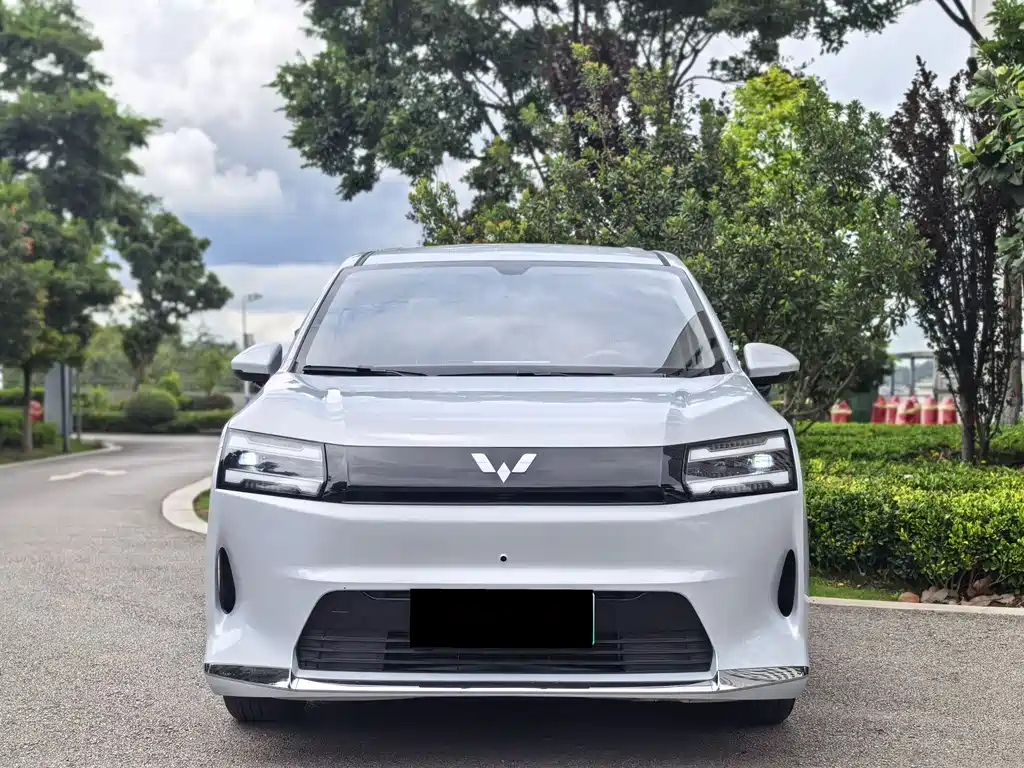 Wuling Starlight 730 EV 2025