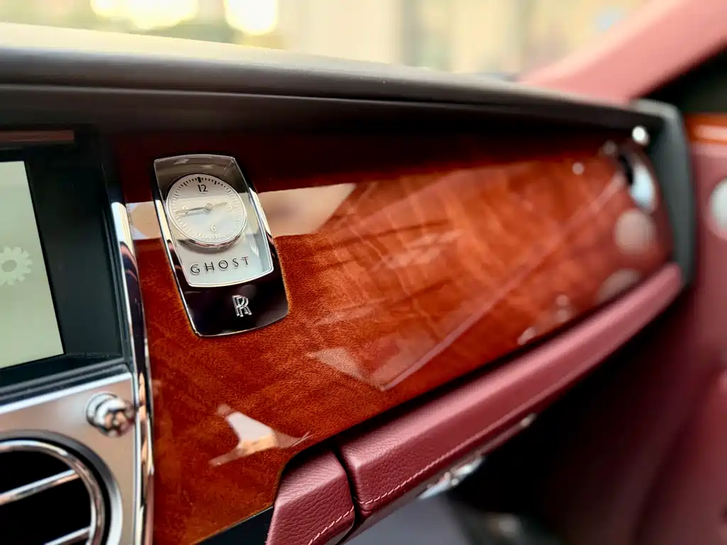 Rolls-Royce Ghost 2018 — фото 14