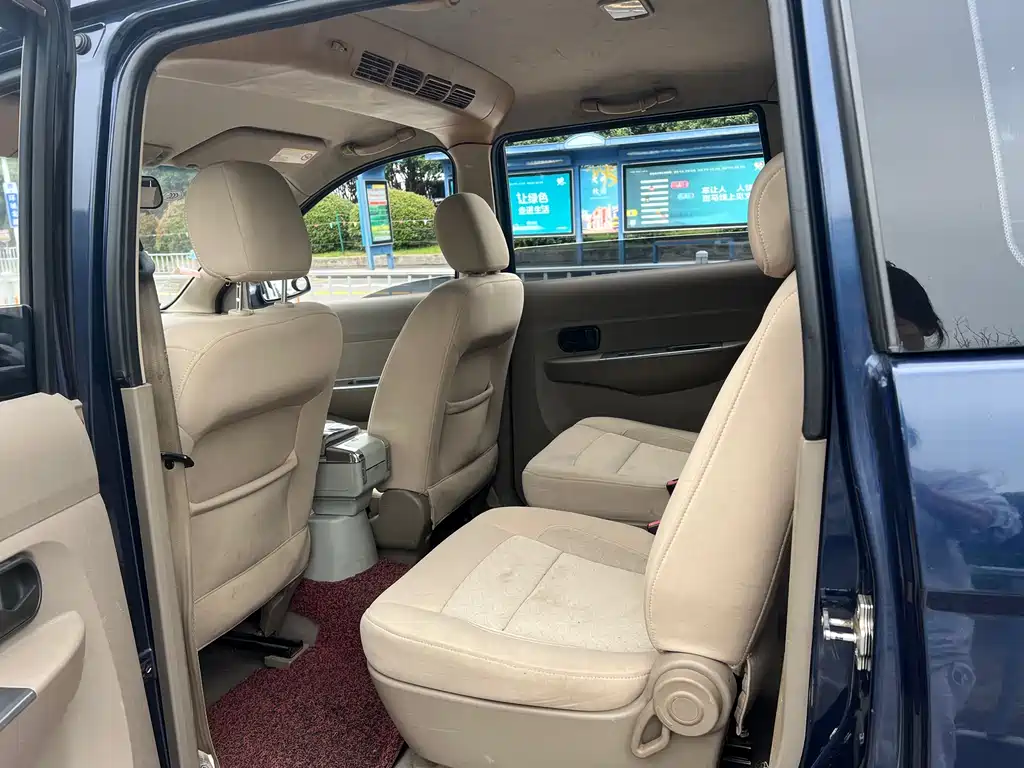 Wuling Hongguang 2014