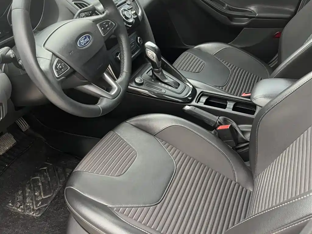 Ford Focus 2017 — фото 10