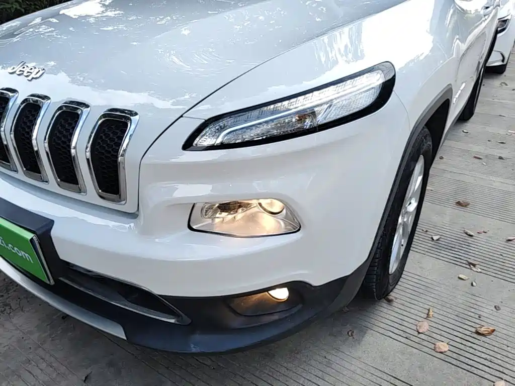 Jeep Cherokee 2019 — фото 24