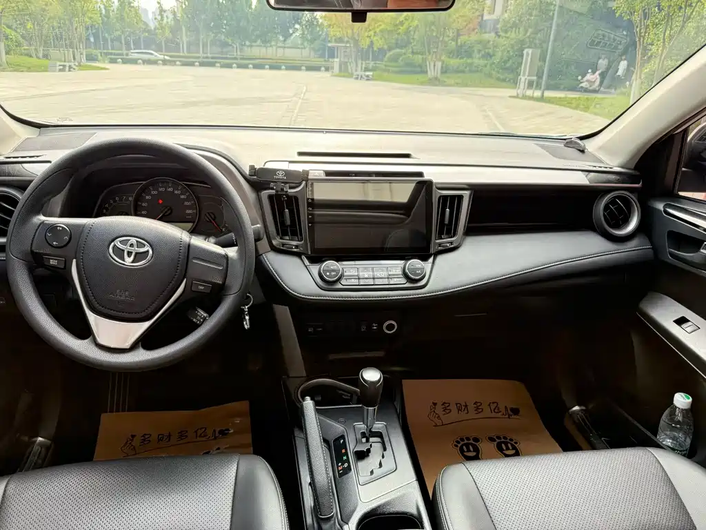 Toyota RAV4 2018 — фото 5