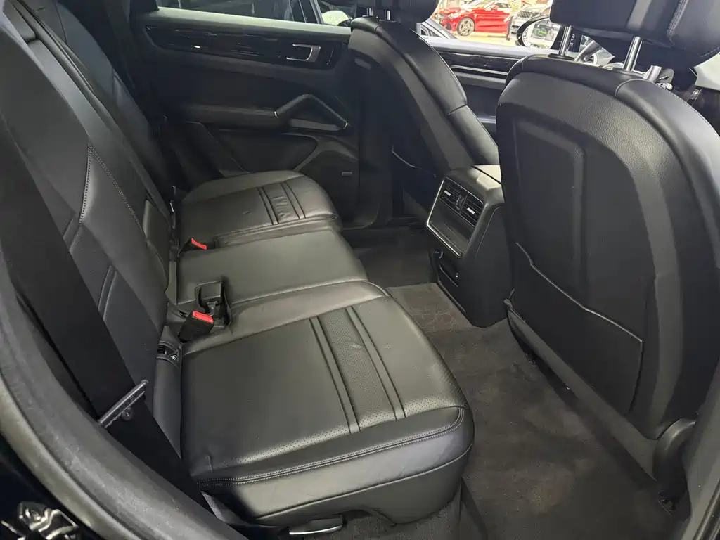 Porsche Cayenne 2021