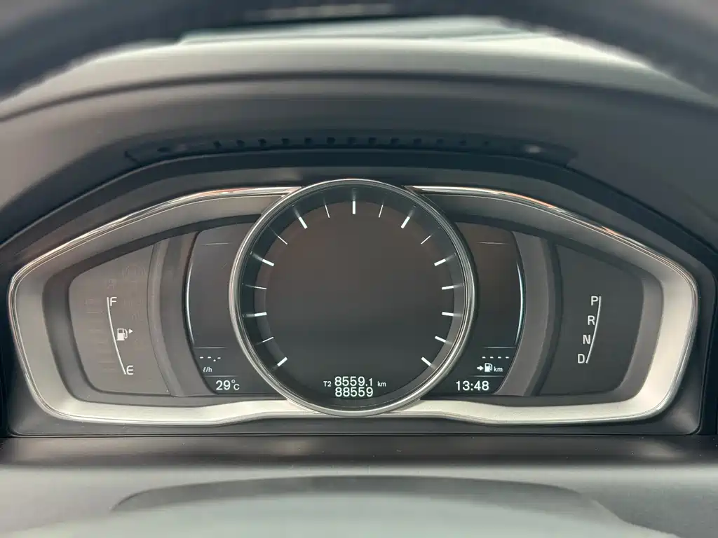 Volvo XC60 2015 — фото 19