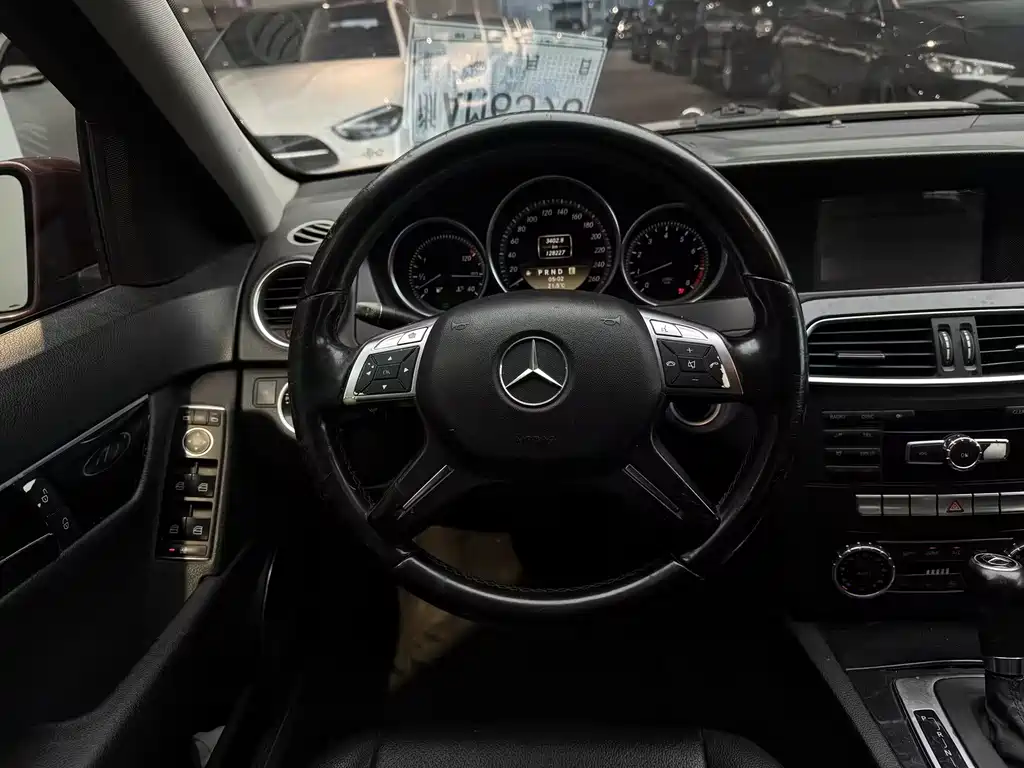 Mercedes-Benz C-Class 2011 — фото 18