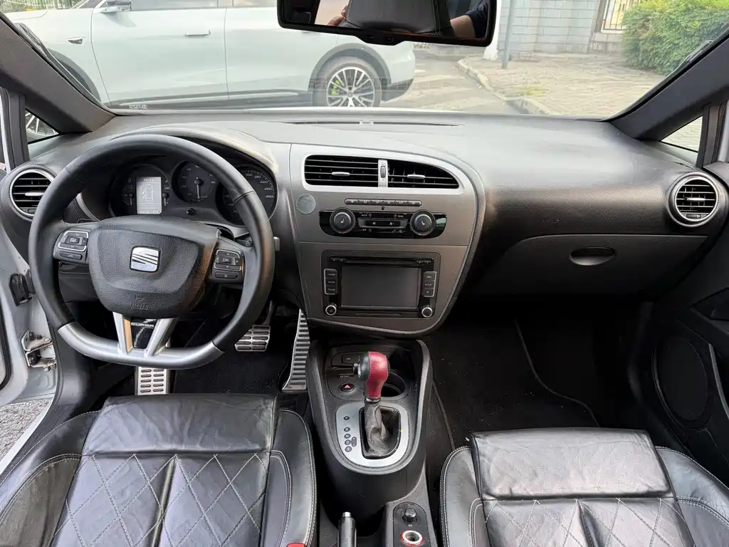 SEAT Leon 2013 — фото 12