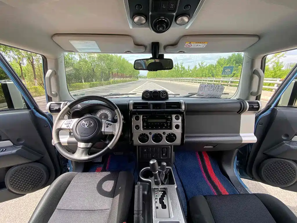 Toyota FJ Cruiser 2020 — фото 15
