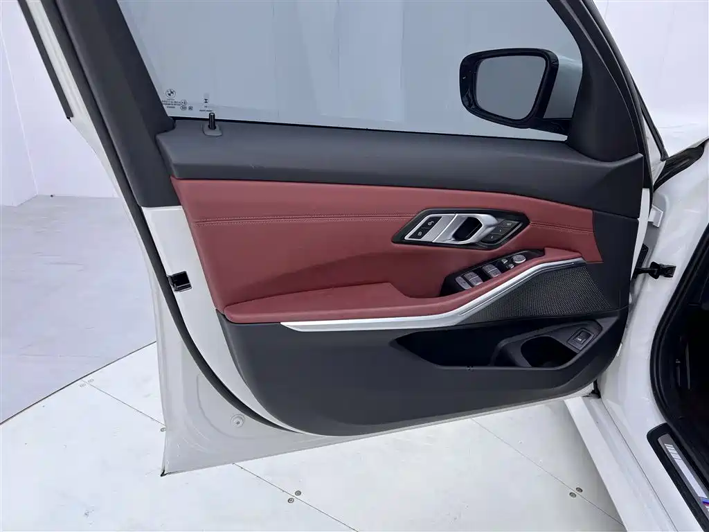 BMW 3 Series 2023 — фото 17