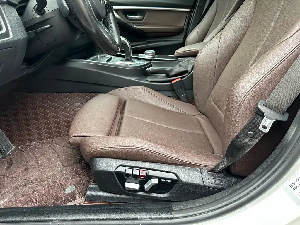 BMW 3 Series 2018 — фото 12