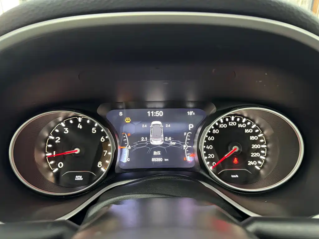 Jeep Compass 2019 — фото 11