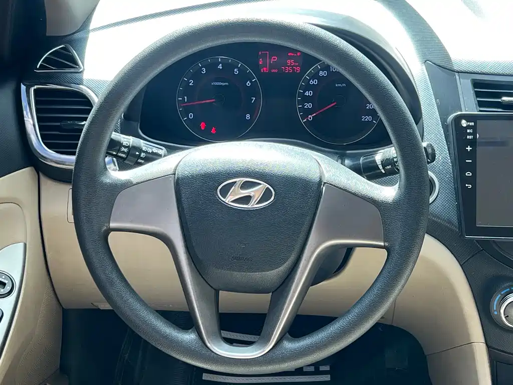 Hyundai Verna 2016