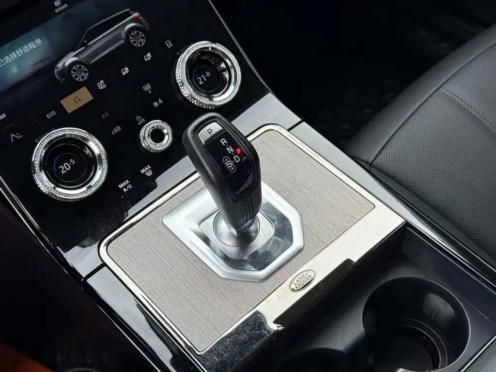 Land Rover Range Rover Evoque 2023 — фото 10