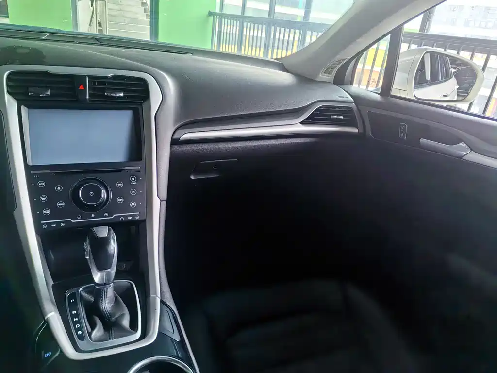Ford Mondeo 2015 — фото 10