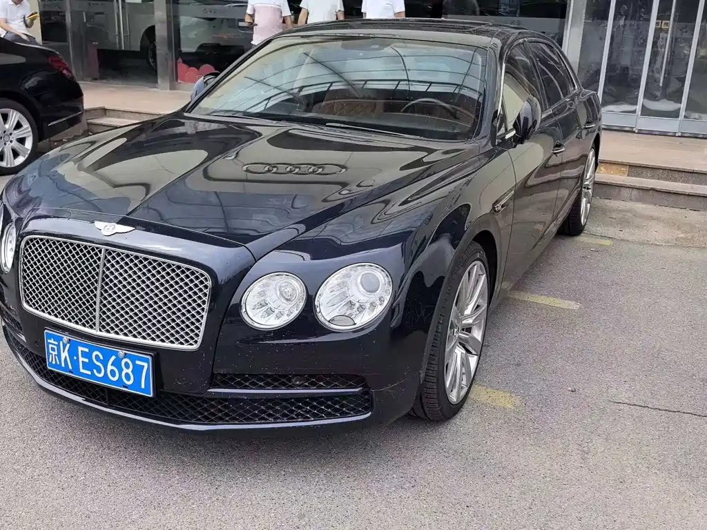 Bentley Flying Spur 2018 — фото 1