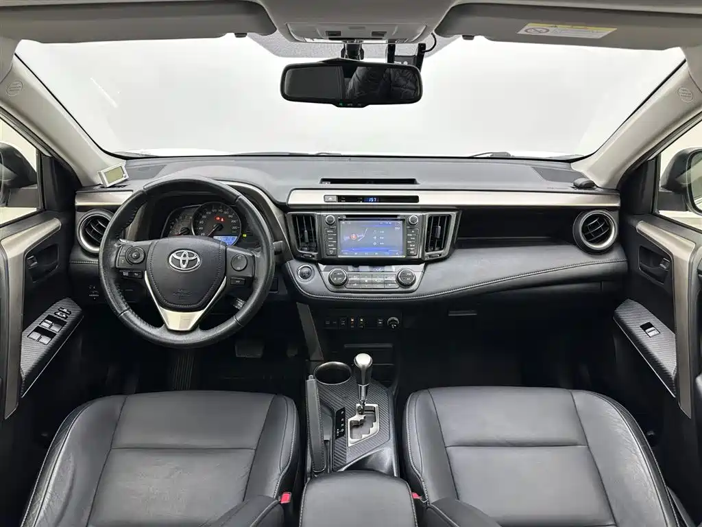 Toyota RAV4 2015 — фото 17