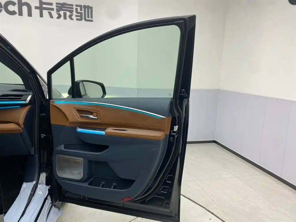 Toyota Granvia — фото 31