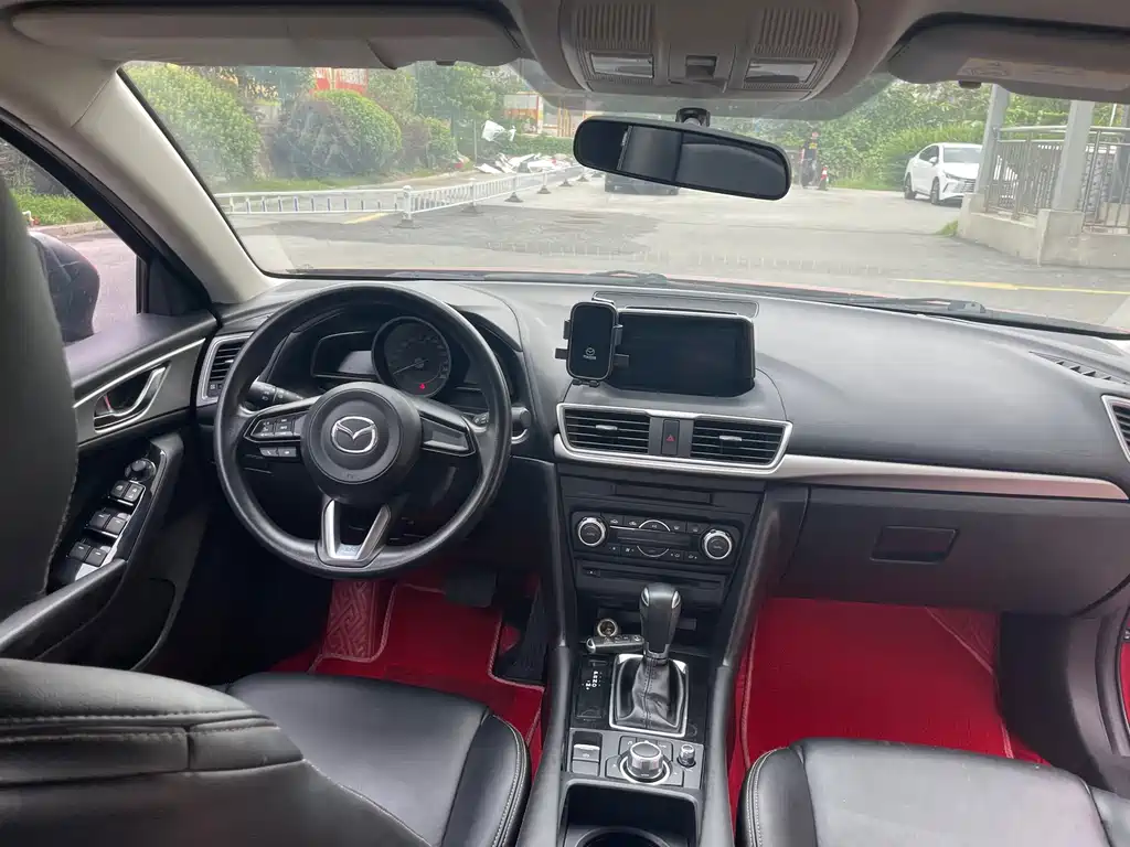 Mazda 3 Axela 2019 — фото 10