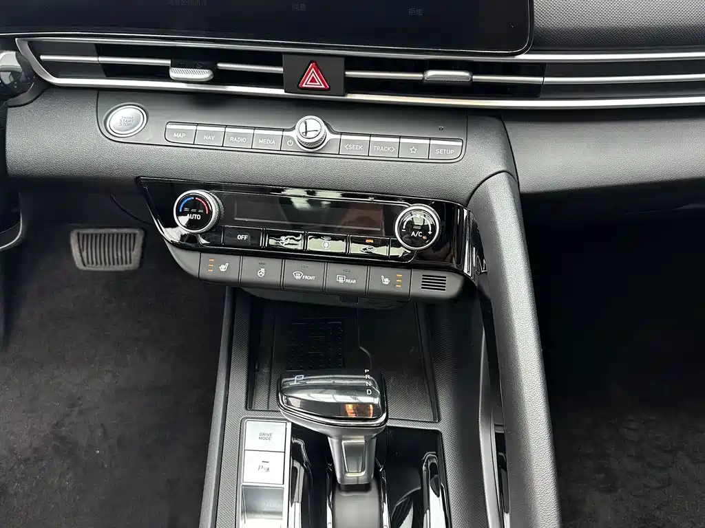 Hyundai Elantra 2023 — фото 15