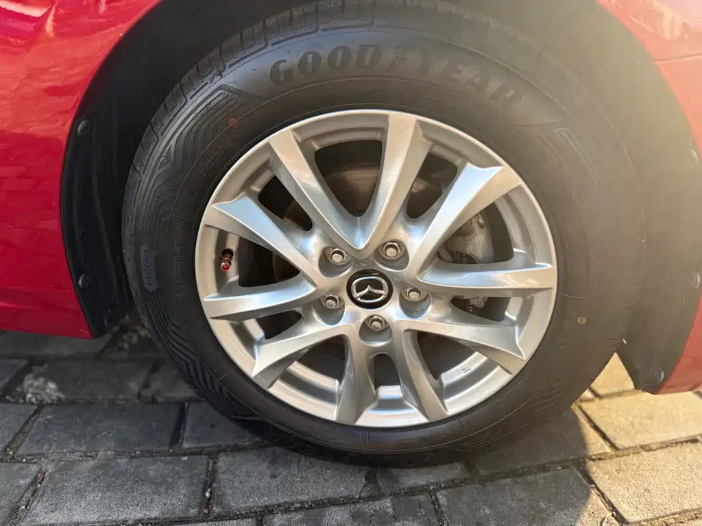 Mazda 3 Axela 2019 — фото 13