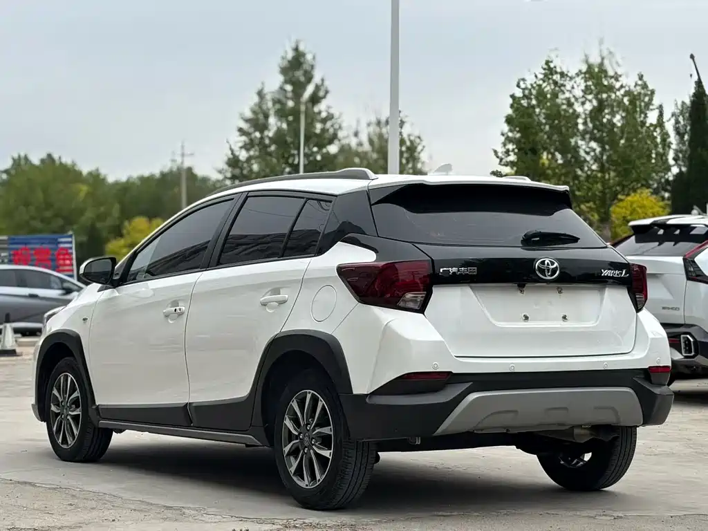 Toyota Yaris L 2022 — фото 4