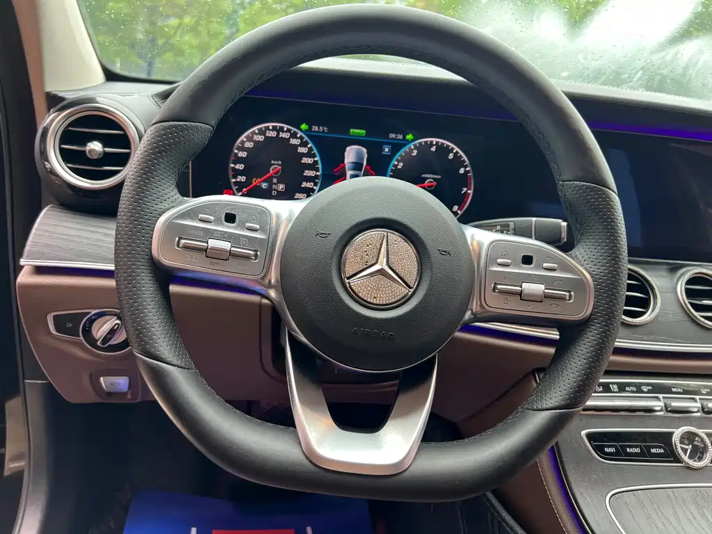 Mercedes-Benz E-Class 2020 — фото 26