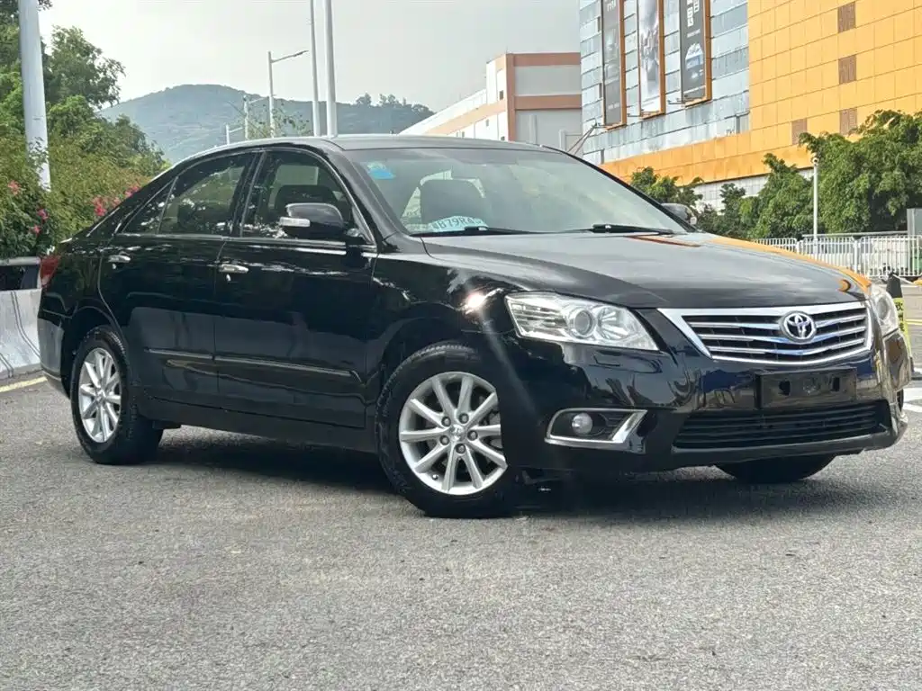 Toyota Camry 2010 — фото 12