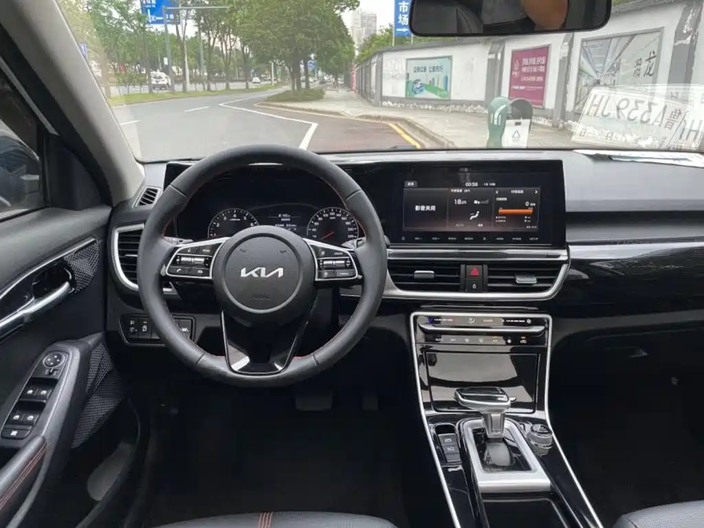 Kia KX3 2022 — фото 12