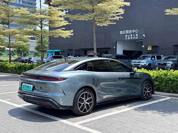 BYD Han L 2025