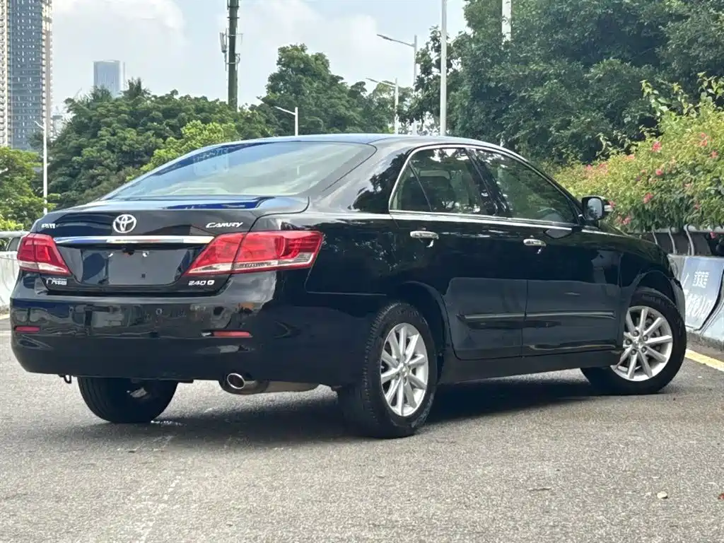 Toyota Camry 2010 — фото 15