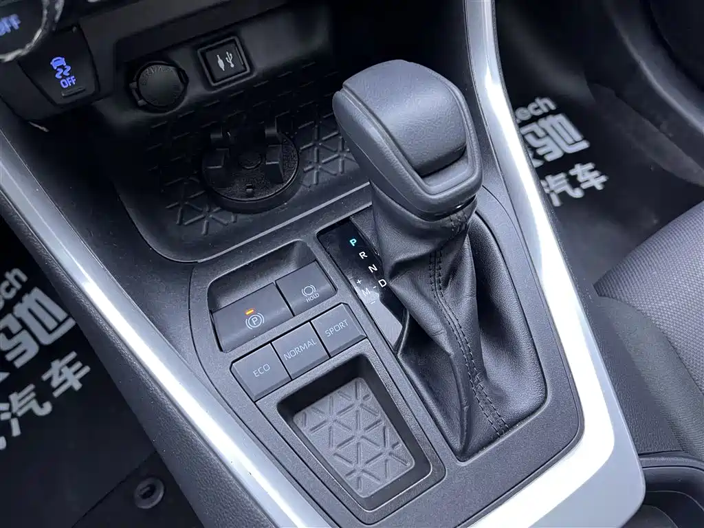 Toyota RAV4 2022 — фото 27