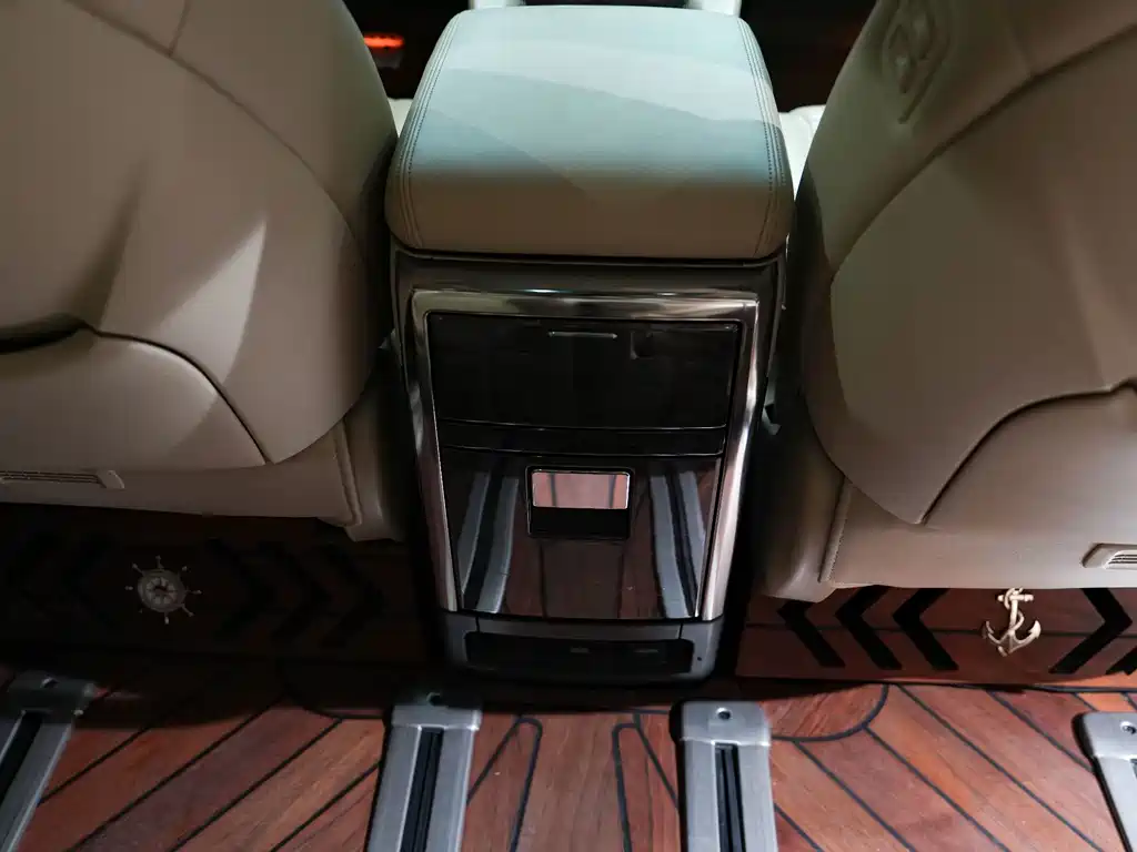Toyota Alphard 2019 — фото 18