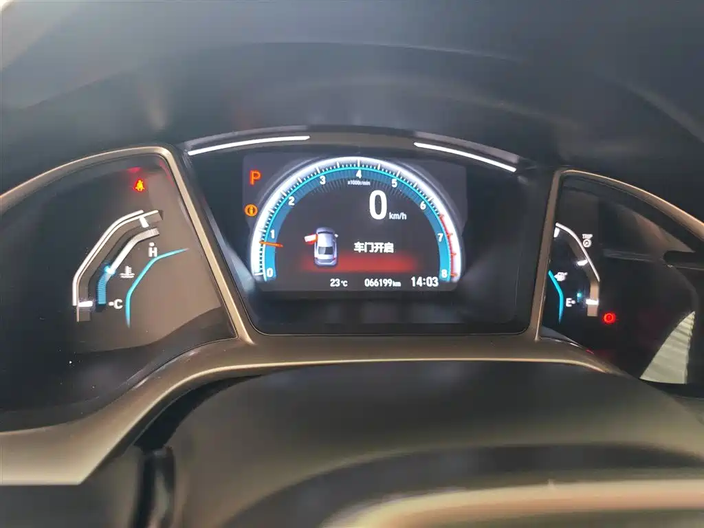 Honda Civic 2018 — фото 12
