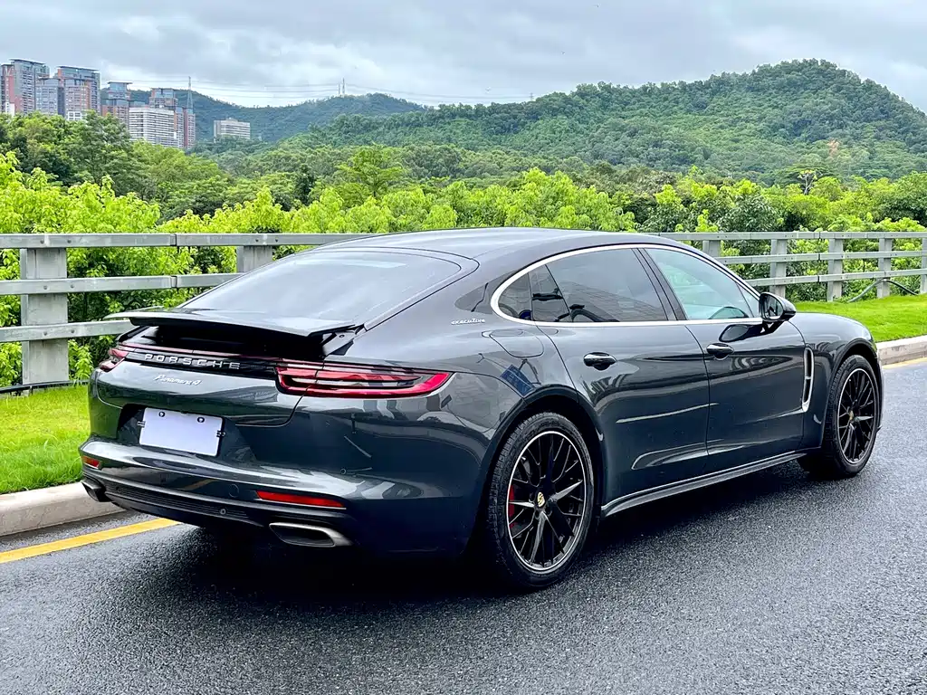 Porsche Panamera 2019 — фото 6