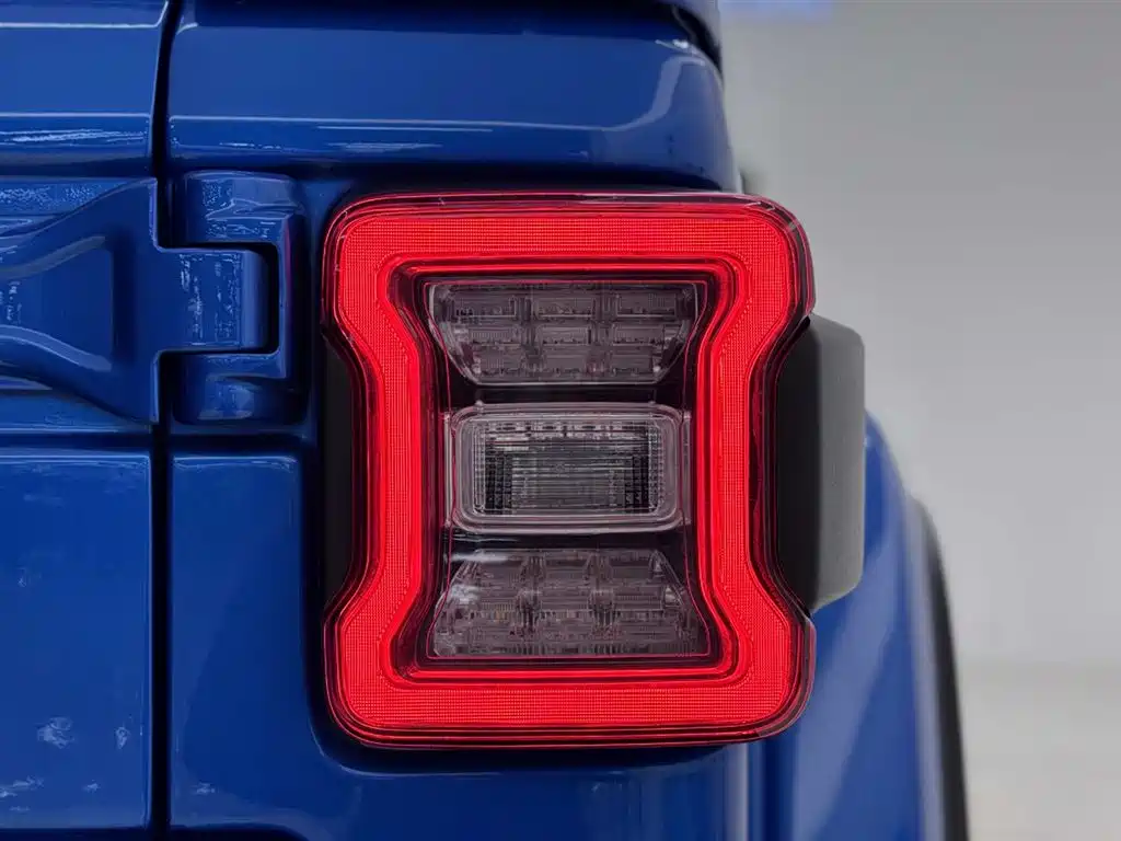 Jeep Wrangler 2023 — фото 9