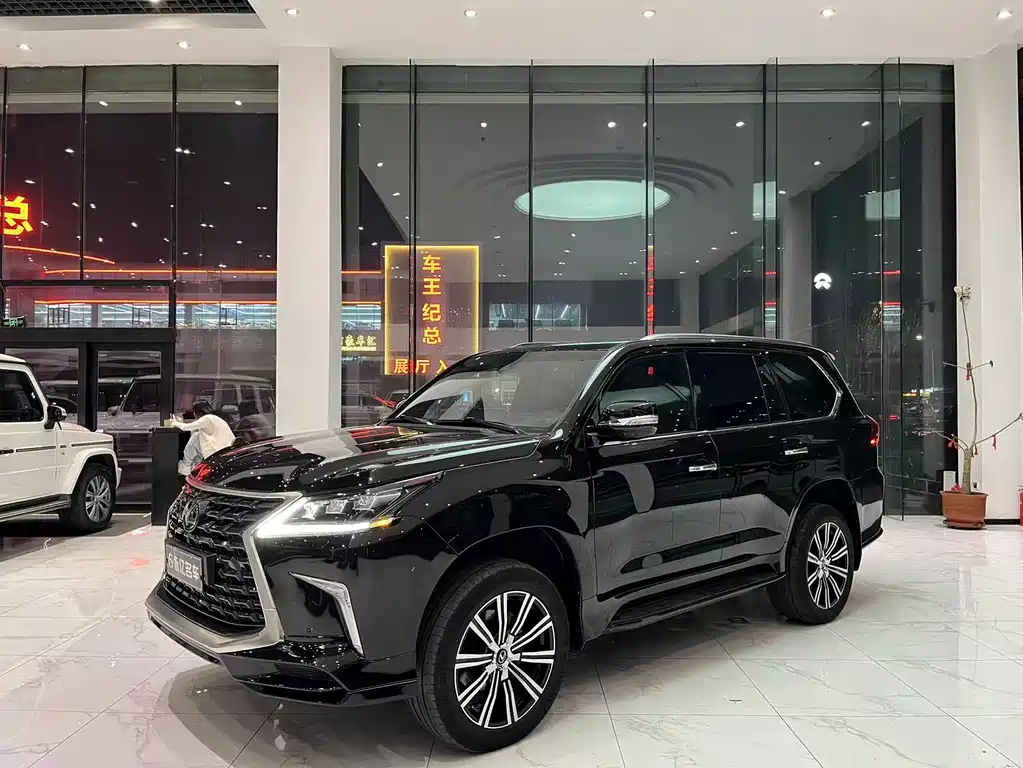 Lexus LX 2016 — фото 1