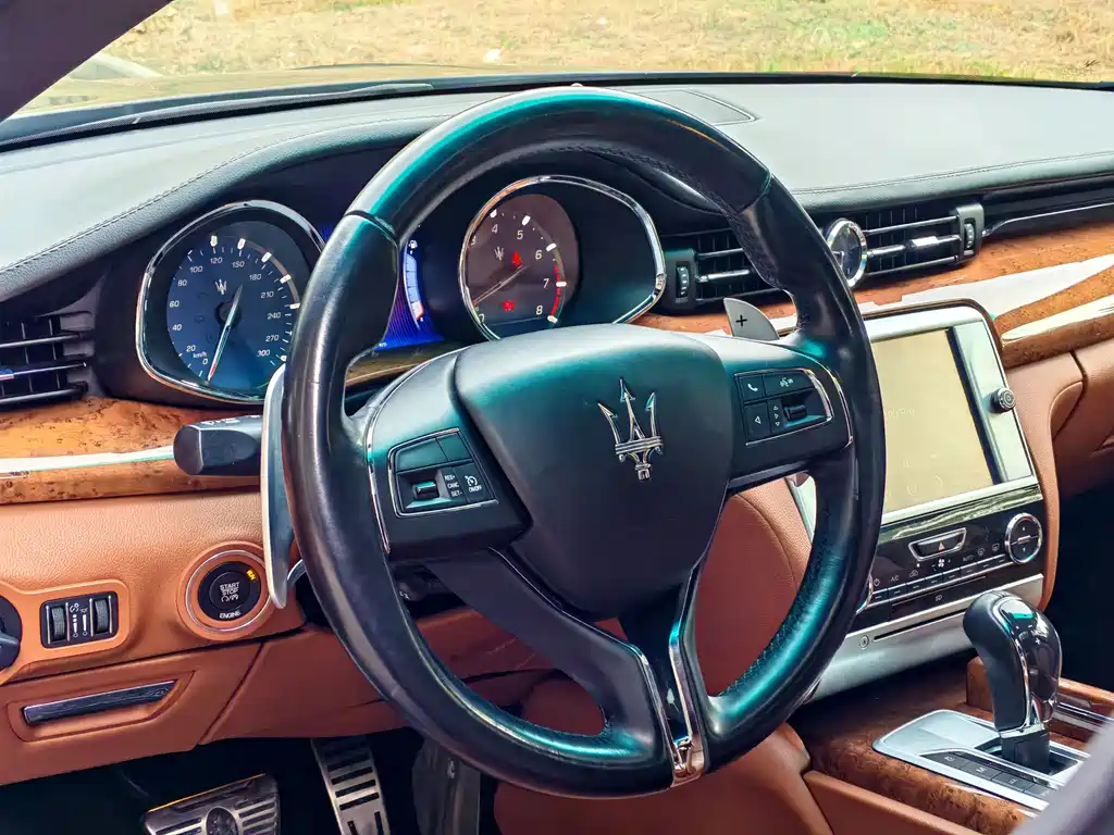 Maserati Quattroporte 2016 — фото 10