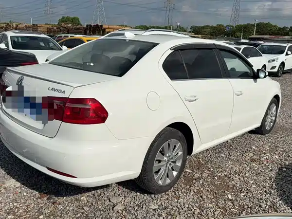 Volkswagen Lavida 2015