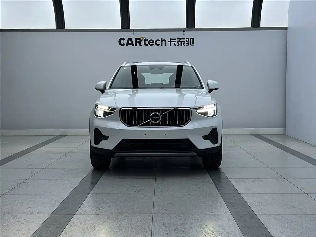 Volvo XC40 2024 — фото 2