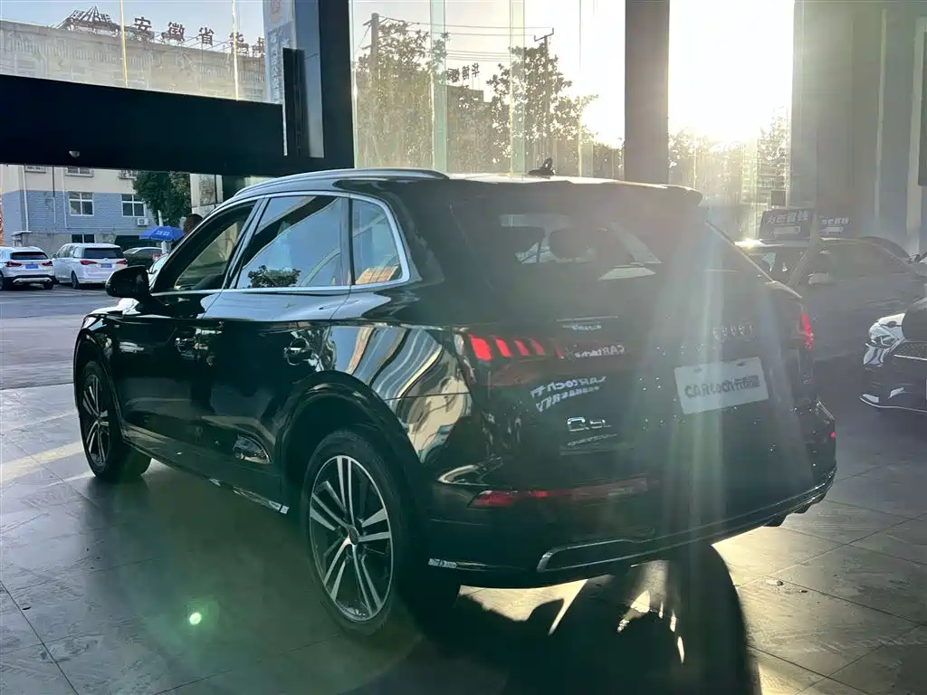 Audi Q5L 2020 — фото 12