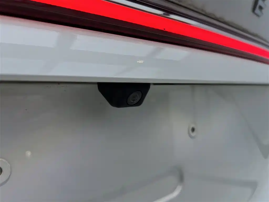 Roewe RX5 New Energy — фото 24
