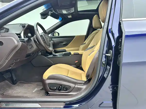 Lexus ES 2021