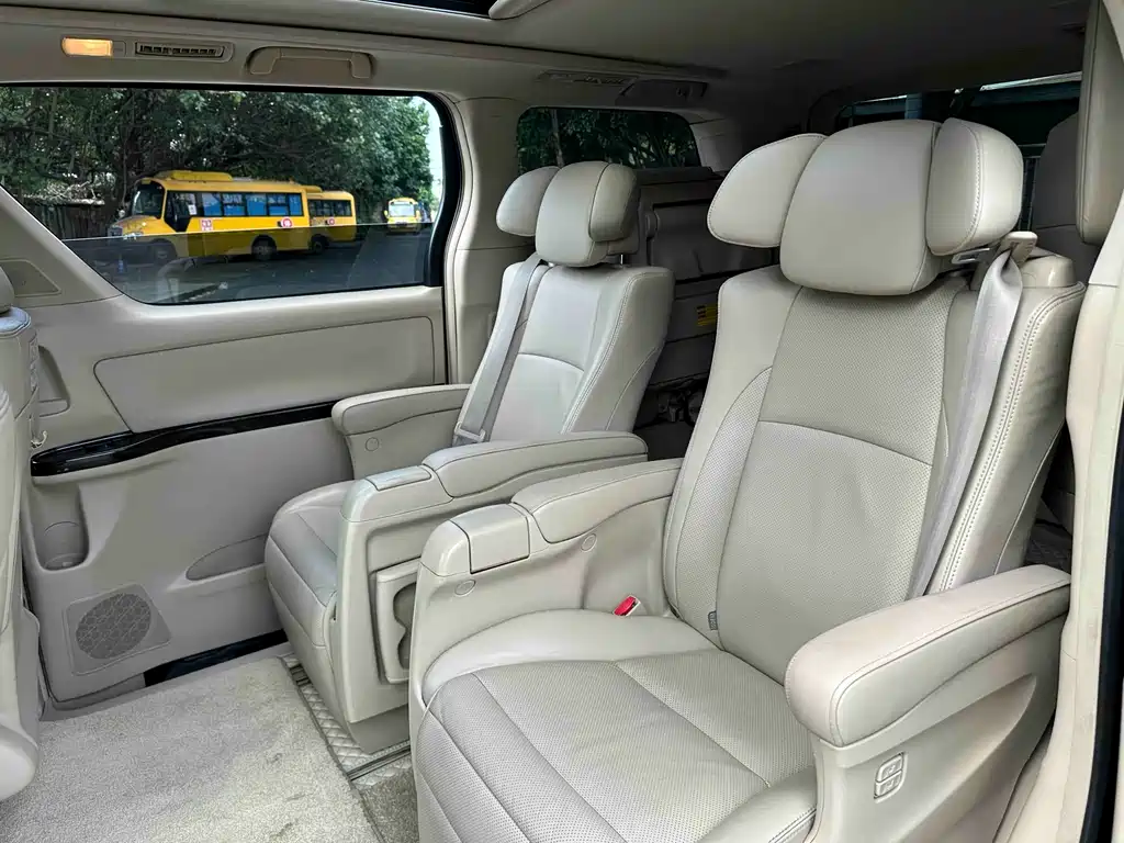 Toyota Alphard 2014 — фото 13