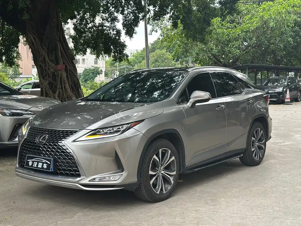Lexus RX 2022 — фото 1