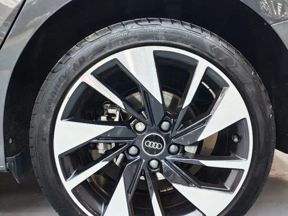 Audi A3 2023 — фото 15