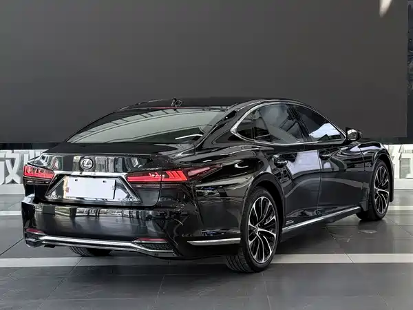 Lexus LS 2021