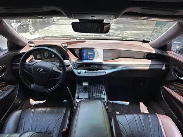 Lexus LS 2018
