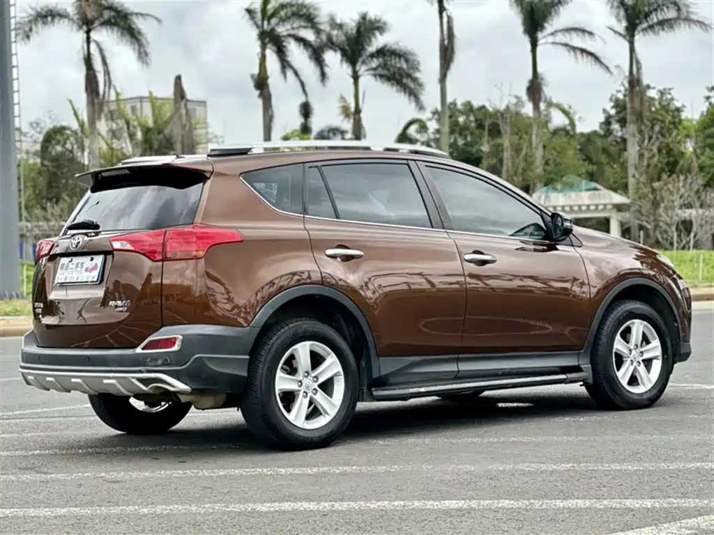 Toyota RAV4 2014 — фото 6