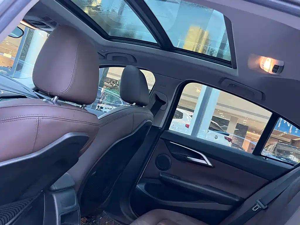 BMW 1 Series 2019 — фото 15